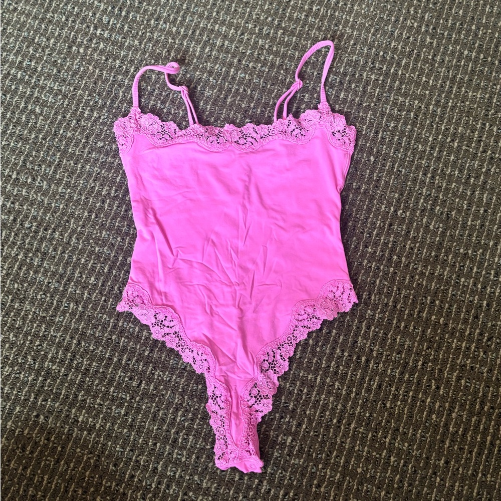 Skims Fits Everybody Lace Cami Bodysuit